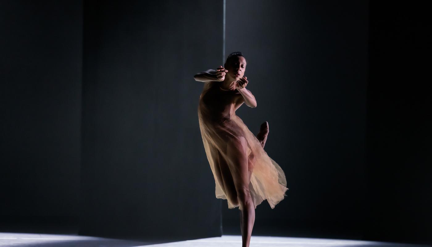 Alonzo King LINES Ballet_Adji Cissoko_Chris Hardy Alonzo King LINES Ballet_Adji Cissoko_Chris Hardy